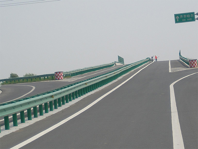 安顺高速公路护栏的材质与规格