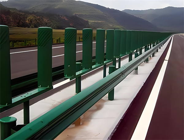 安顺三波护栏板在高速公路的应用